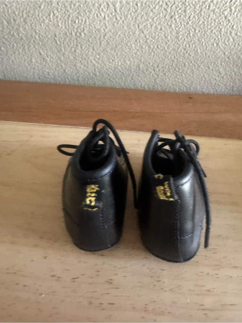 DR MARTENS NEWBORN 1460 AUBURN LEATHER black booties size 4